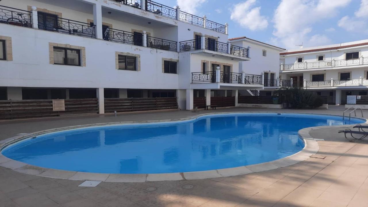 Paramount Gardens Resorts C201 Larnaca Ngoại thất bức ảnh